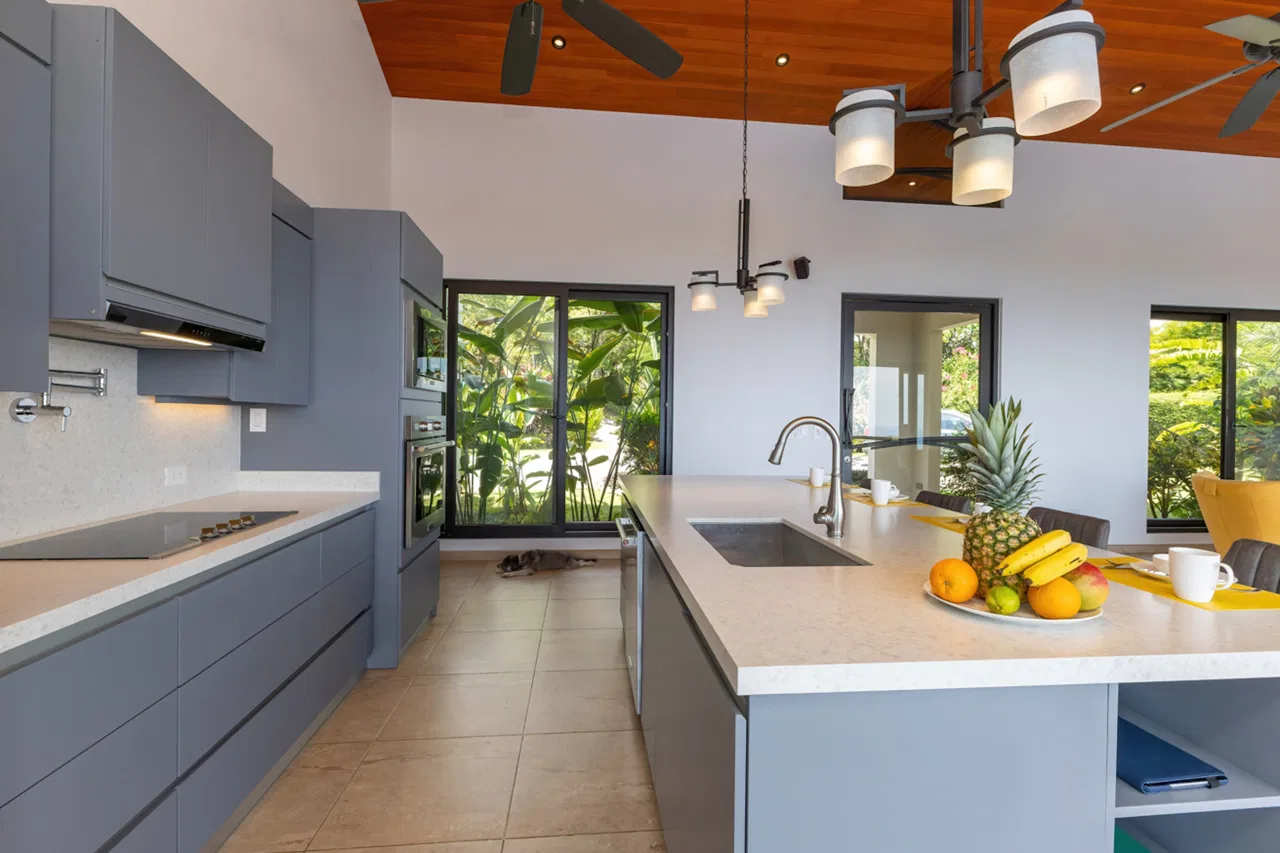 LUXURY PROPERTY WITH SPECTACULAR PANORAMIC OCEAN VIEWS WITH THREE BEDROOMS, IN PIÑUELA – 1.31 ACRES, photo 16