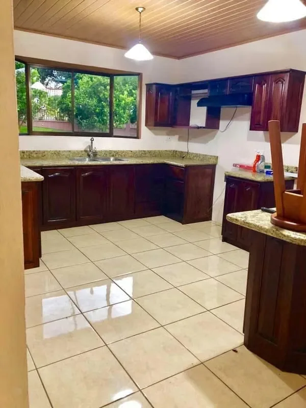Disfrute del mejor clima del mundo en esta espaciosa residencia rodeada de naturaleza, ideal para familias que buscan ..., photo 6