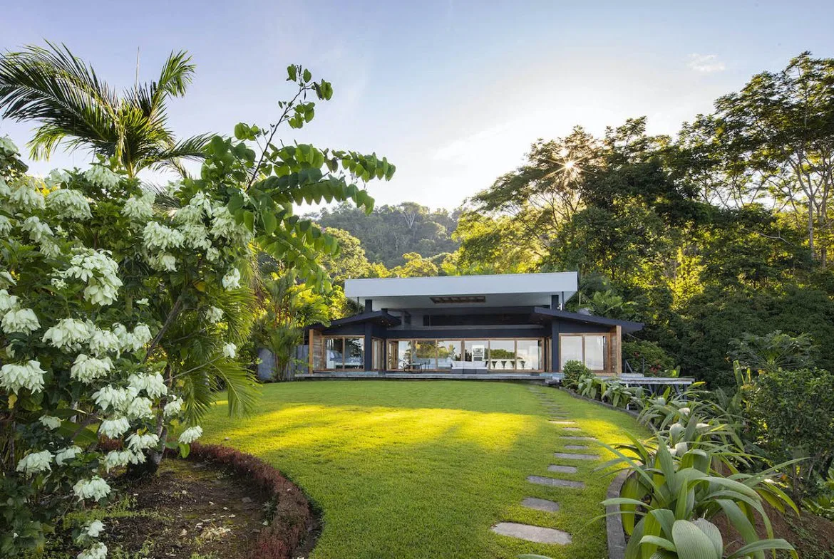 LUXURY OCEAN VIEW PROPERTY WITH HOUSE AND GUEST HOUSE – 7.36 ACRES, photo 4