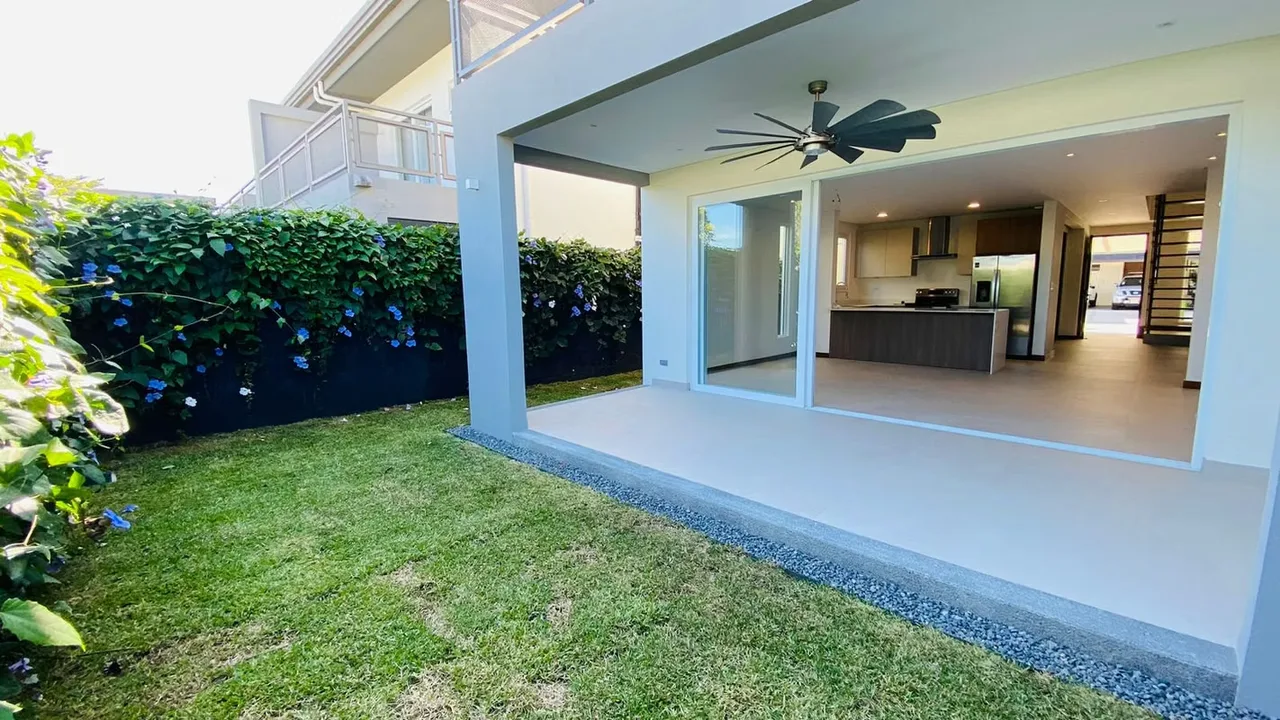 Disfrute de comodidad, privacidad y un estilo de vida exclusivo en esta hermosa residencia ubicada en un condominio de solo 22 casas, con excelentes acabados y amenidades para toda la ..., photo 13