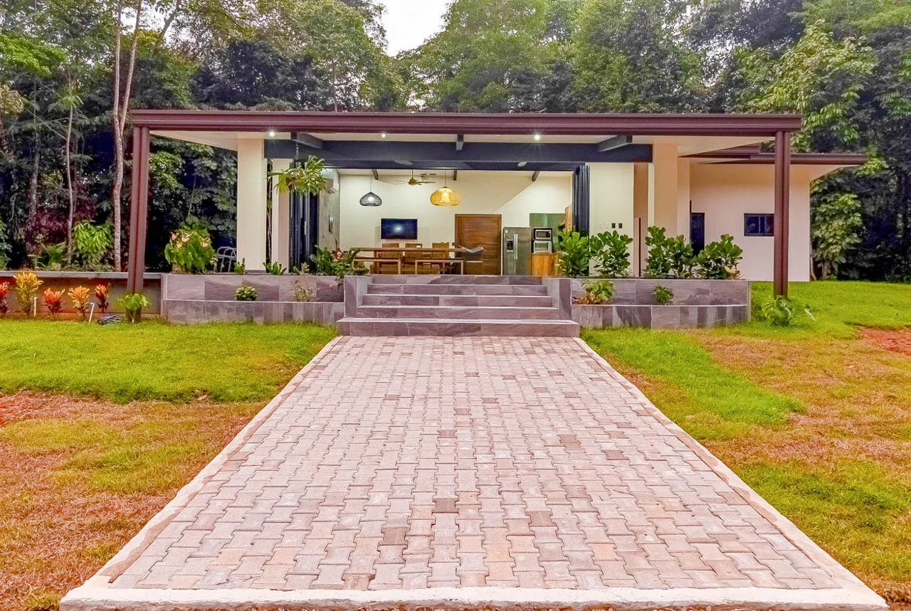 PROPERTY WITH 4 BEDROOM HOME, IN OJOCHAL – 12 ACRES