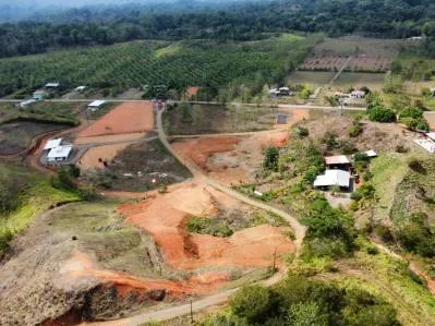 Terreno de primera calidad para inversión y desarrollo con acceso para vehículos 4x2