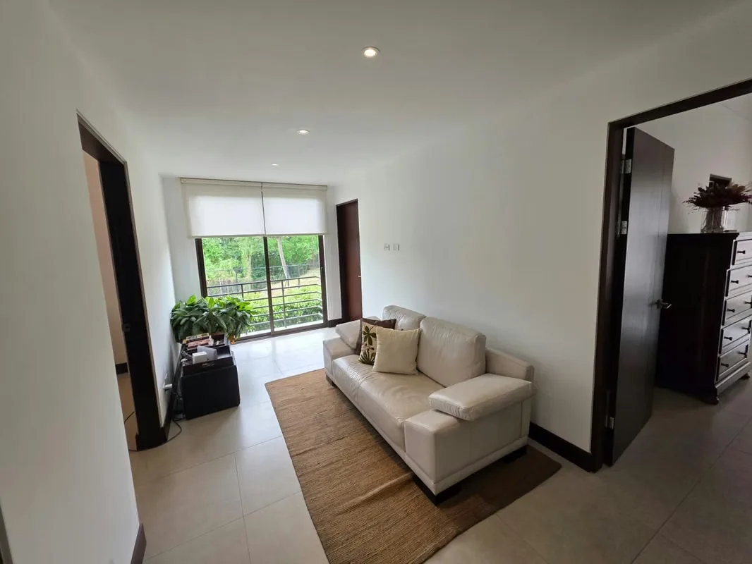 Descubre una exclusiva casa en condominio ubicada en la prestigiosa comunidad de Parques del Sol, en la zona de Brasil, San José, Santa Ana. Esta propiedad de estilo moderno ofrece una ..., photo 11