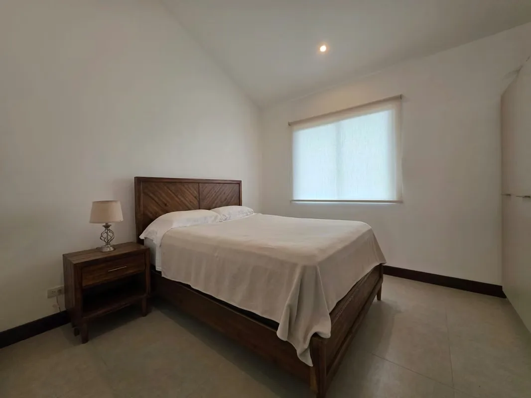 Descubre una exclusiva casa en condominio ubicada en la prestigiosa comunidad de Parques del Sol, en la zona de Brasil, San José, Santa Ana. Esta propiedad de estilo moderno ofrece una ..., photo 15