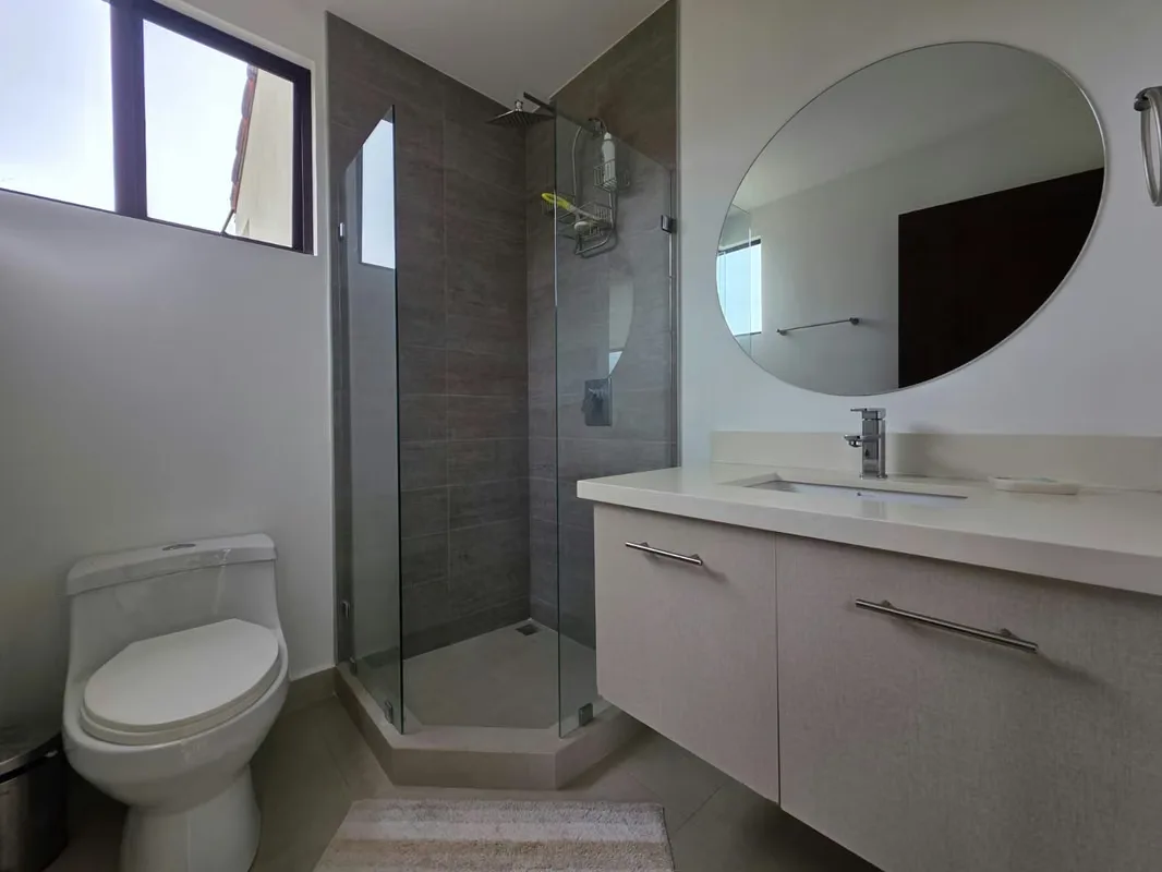 Descubre una exclusiva casa en condominio ubicada en la prestigiosa comunidad de Parques del Sol, en la zona de Brasil, San José, Santa Ana. Esta propiedad de estilo moderno ofrece una ..., photo 16