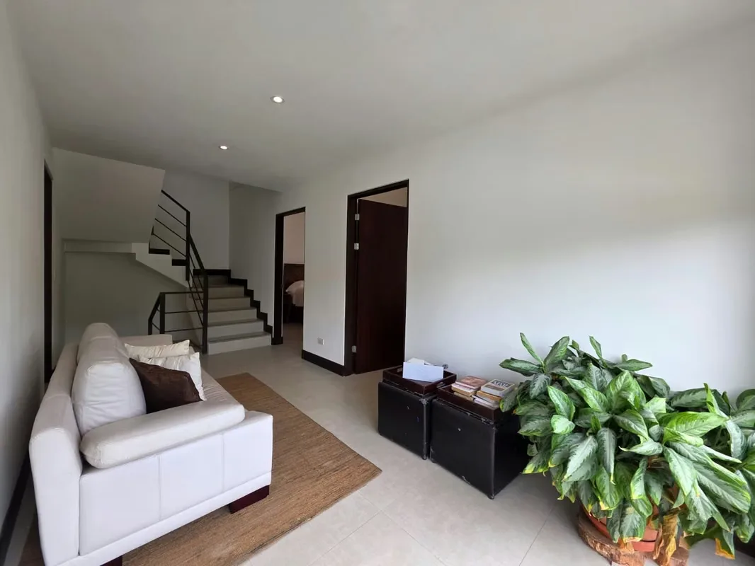 Descubre una exclusiva casa en condominio ubicada en la prestigiosa comunidad de Parques del Sol, en la zona de Brasil, San José, Santa Ana. Esta propiedad de estilo moderno ofrece una ..., photo 10