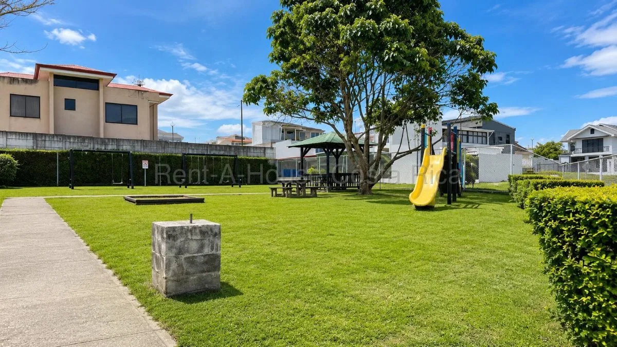 Venta de Elegante Townhouse con Amplios Espacios en Montes de Oca #27-176 GS - Venta en Montes de Oca, photo 12
