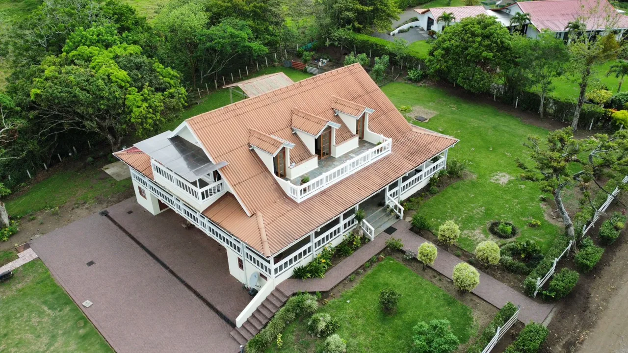 Luxurious “Tronadora”Lake Arenal Mansion for Sale with Picturesque Country Views and Lake Views, photo 2