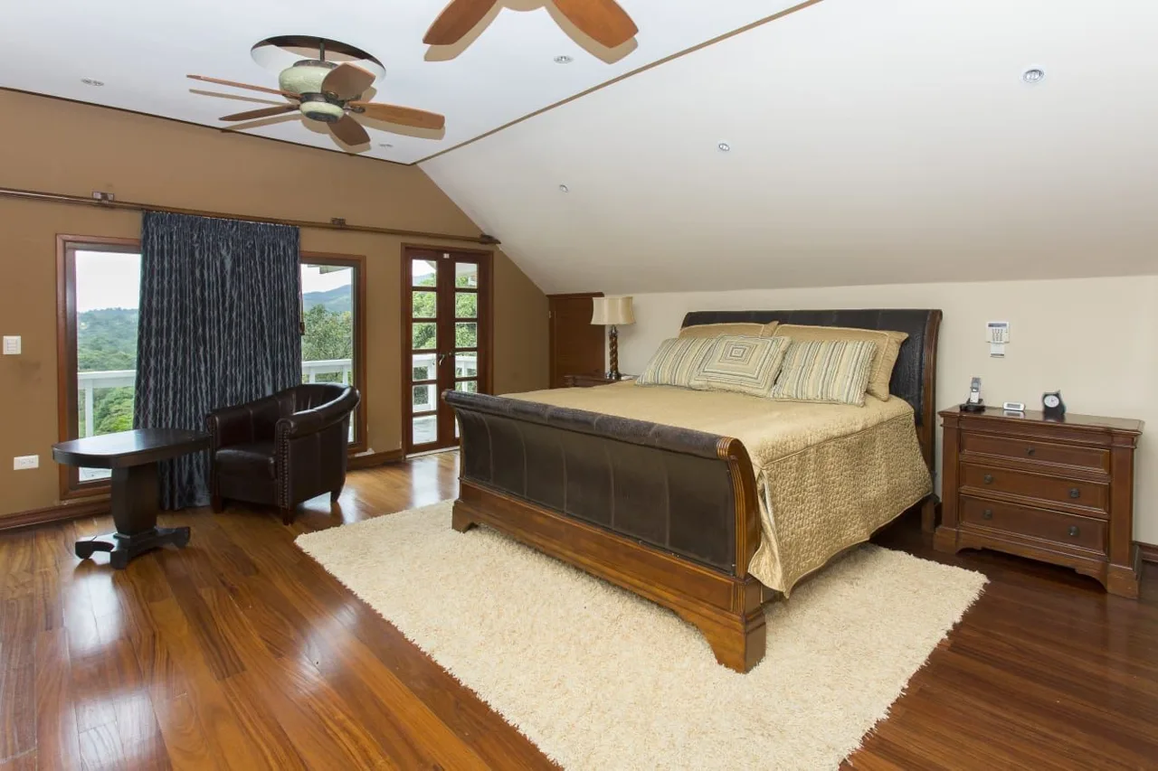 Luxurious “Tronadora”Lake Arenal Mansion for Sale with Picturesque Country Views and Lake Views, photo 11
