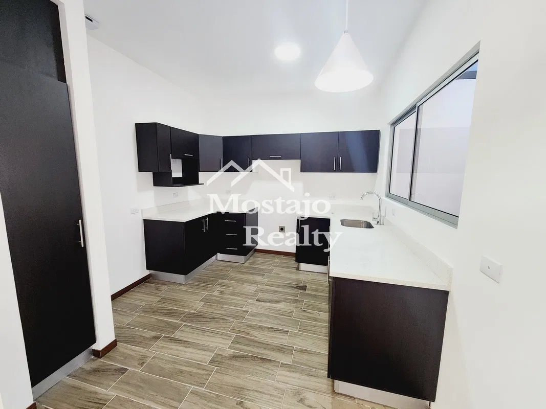 Venta de casa nueva, condominio Piamonte, Santa Ana