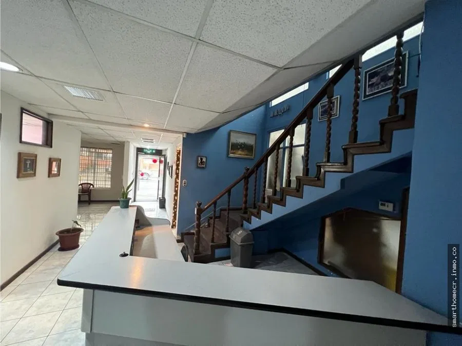 SE VENDE EDIFICIO CON OFICINAS EN PASEO COLON ( Ideal para inversion)