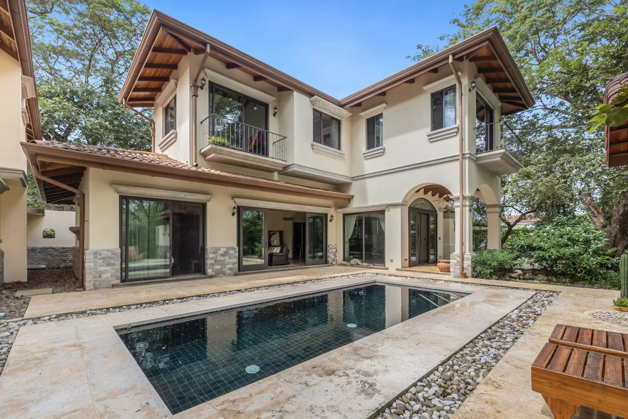 Casa Serenity: Luxury Living in the Exclusive Hacienda Pinilla
