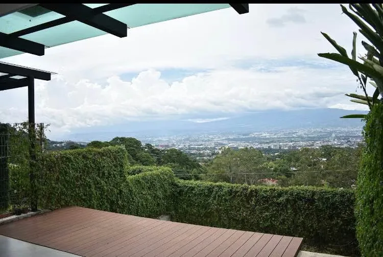 271 / Alquiler / Casa Amueblada / San Antonio / Vista Panoramica / Condominio
