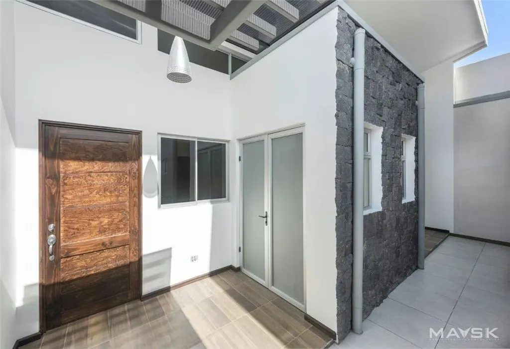 Venta de edificio con cinco apartamentos tipo Loft en San Rafael de Montes de Oca. Cada Apartamento contiene: 1 habitación, closet en melamina, piso cerámico, 1 baño con puerta de ..., photo 6