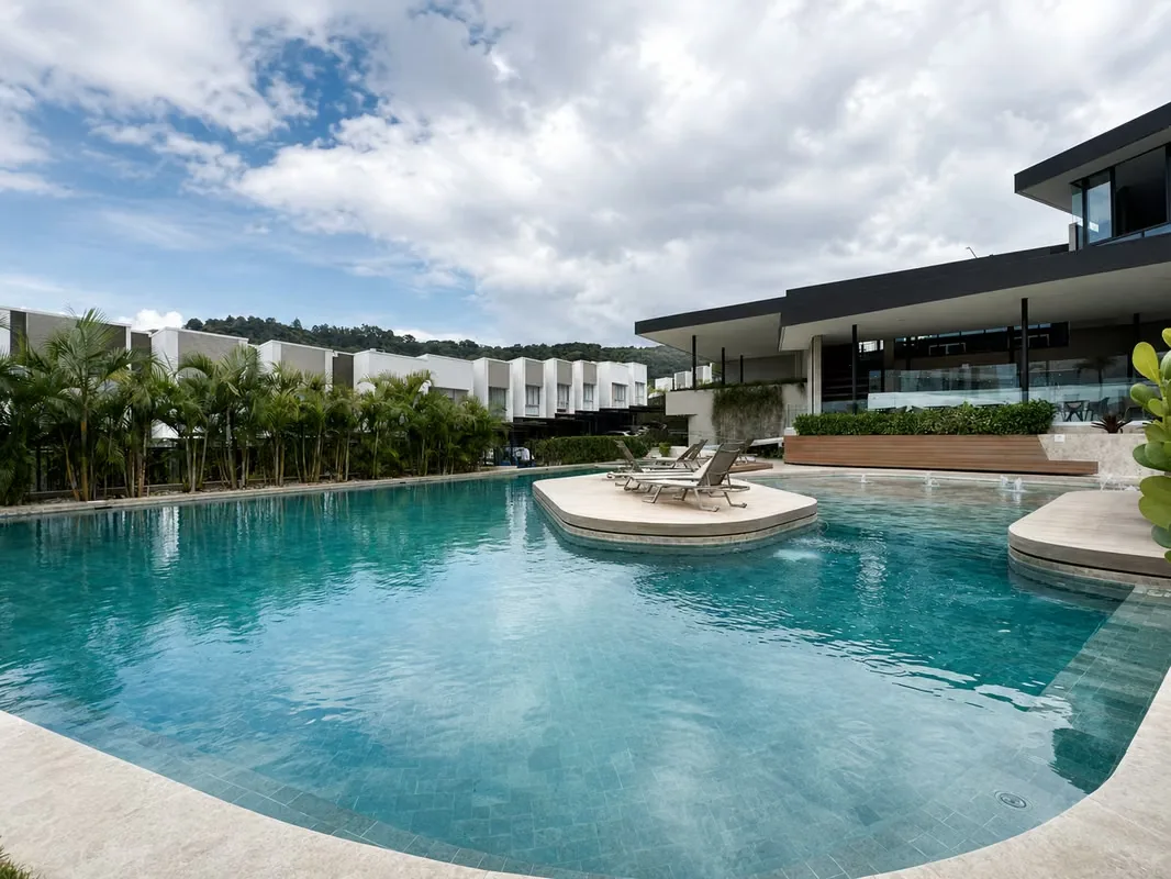 House for rent in Vistas de Santa Ana / 2 Bedrooms - 1.5 Bathrooms - Amenities!