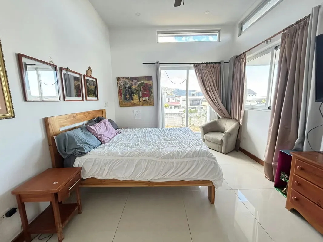 Vendo hermosa casa ubicada en Bello Horizonte de Escazú. La casa es independiente y con una construcción única, pero se encuentra ubicada en un residencial tipo condominio con ..., photo 12