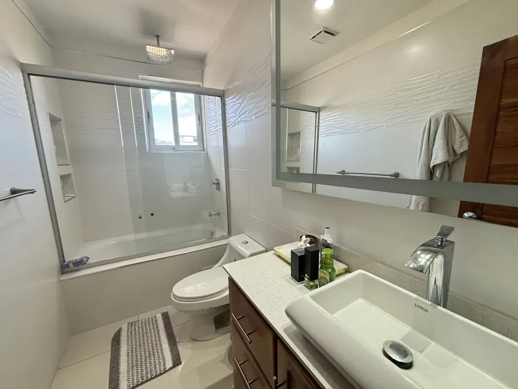 Vendo hermosa casa ubicada en Bello Horizonte de Escazú. La casa es independiente y con una construcción única, pero se encuentra ubicada en un residencial tipo condominio con ..., photo 8