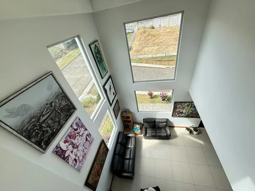 Vendo hermosa casa ubicada en Bello Horizonte de Escazú. La casa es independiente y con una construcción única, pero se encuentra ubicada en un residencial tipo condominio con ..., photo 9