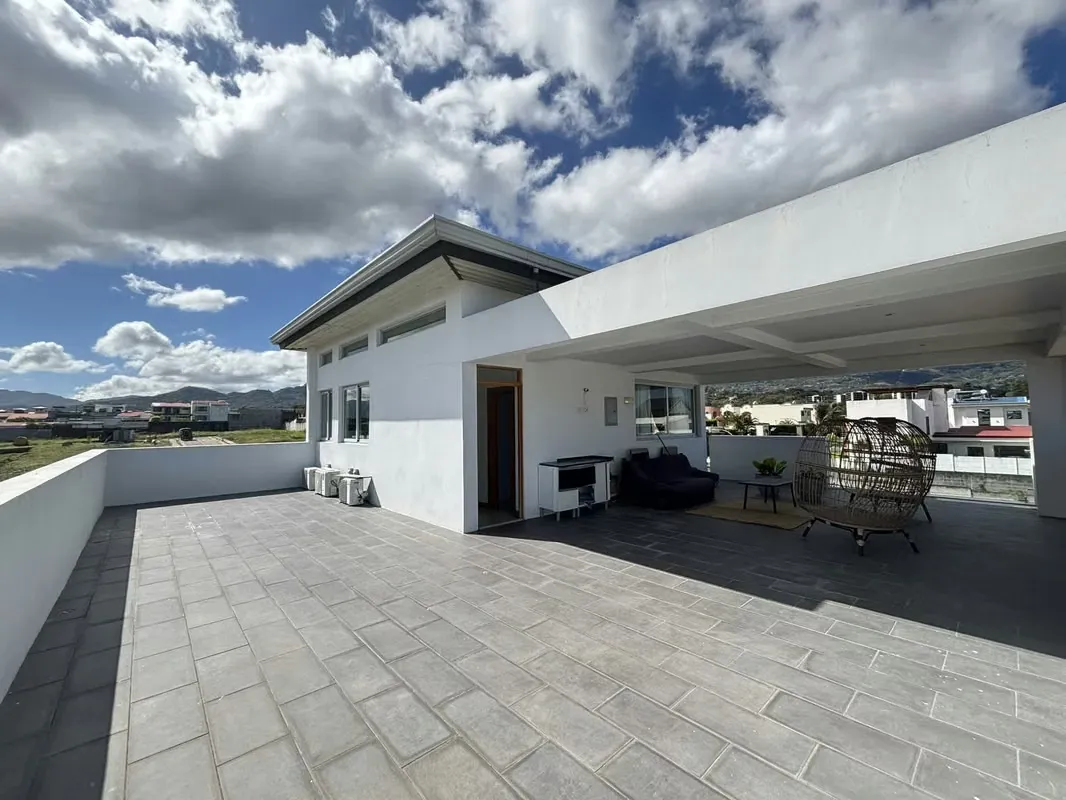Vendo hermosa casa ubicada en Bello Horizonte de Escazú. La casa es independiente y con una construcción única, pero se encuentra ubicada en un residencial tipo condominio con ..., photo 10