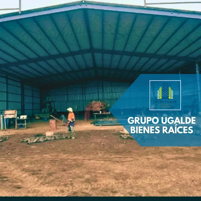Located near the airport in San Antonio del Tejar 1.8km from Bernardo Soto Highway and 3.8km from Route 27. In Industrial Complex with Triphasic, Andén, 24/7 security, with control at ...