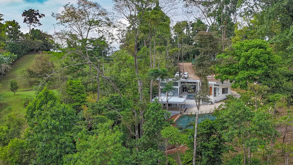MOUNTAIN AND JUNGLE VIEW 4 BEDROOM HOUSE FOR SALE IN UVITA, photo 7