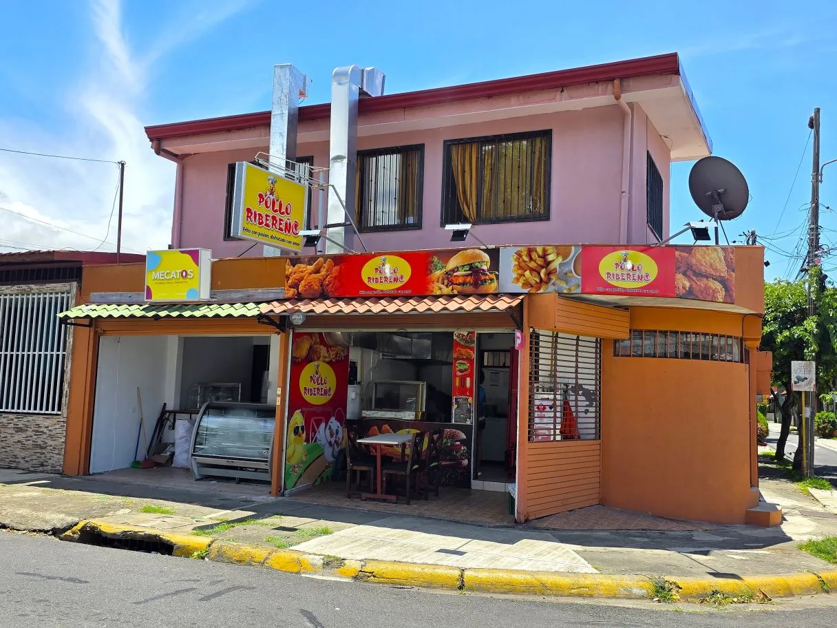 Multi-unit rental property with active rental income in La Ribera de Belén, Heredia — Excellent investment opportunity with active income