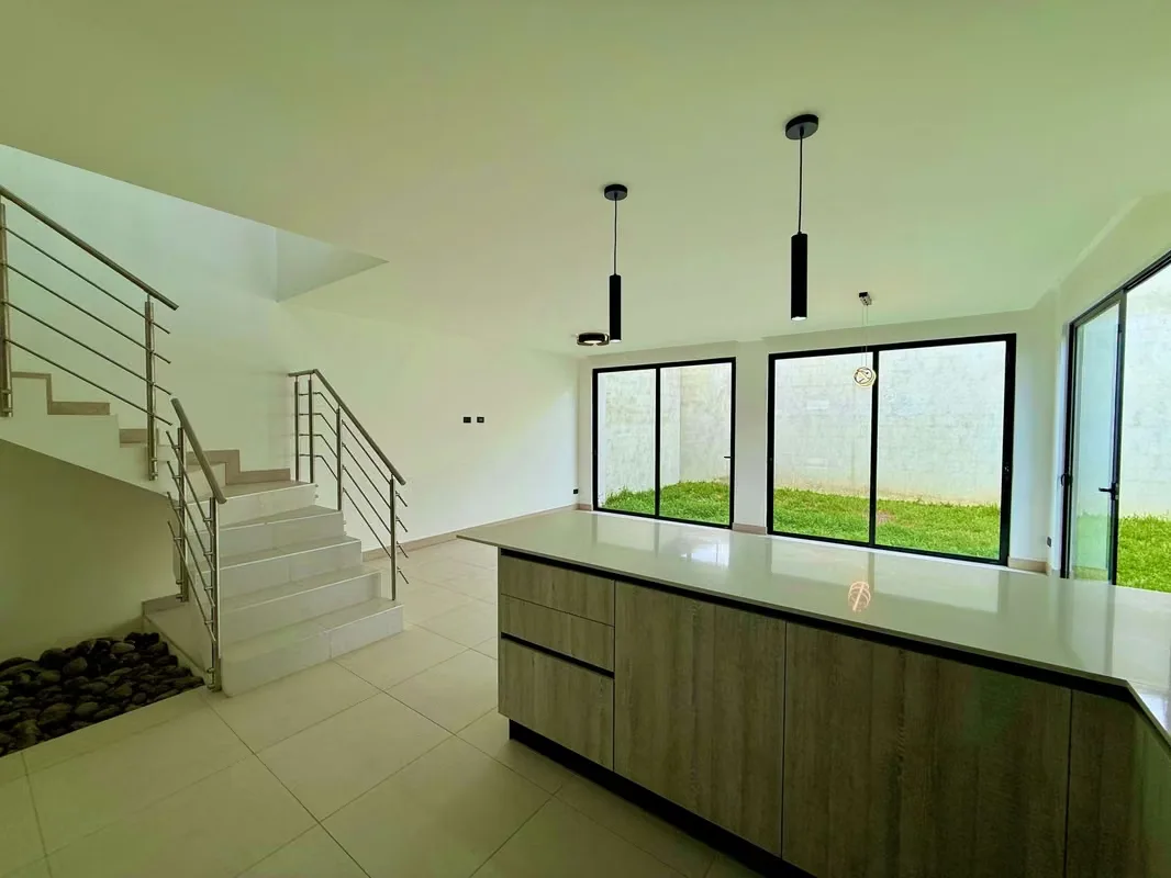 New House for Sale in Lindora Village, photo 3
