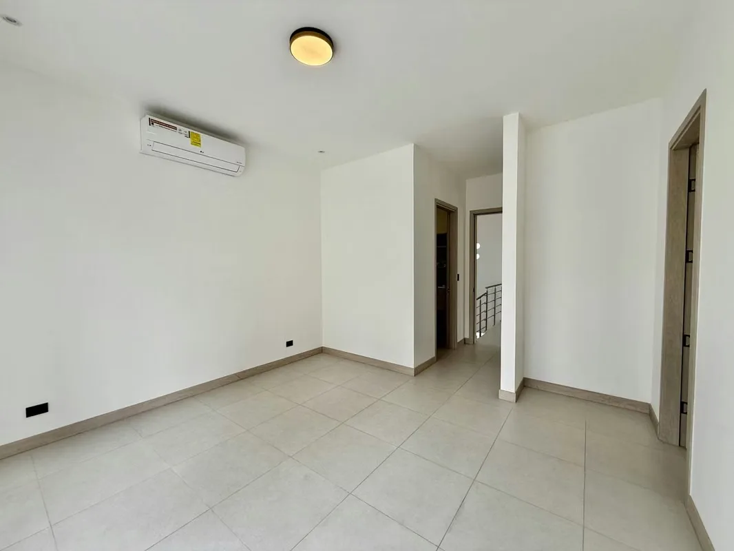 New House for Sale in Lindora Village, photo 8
