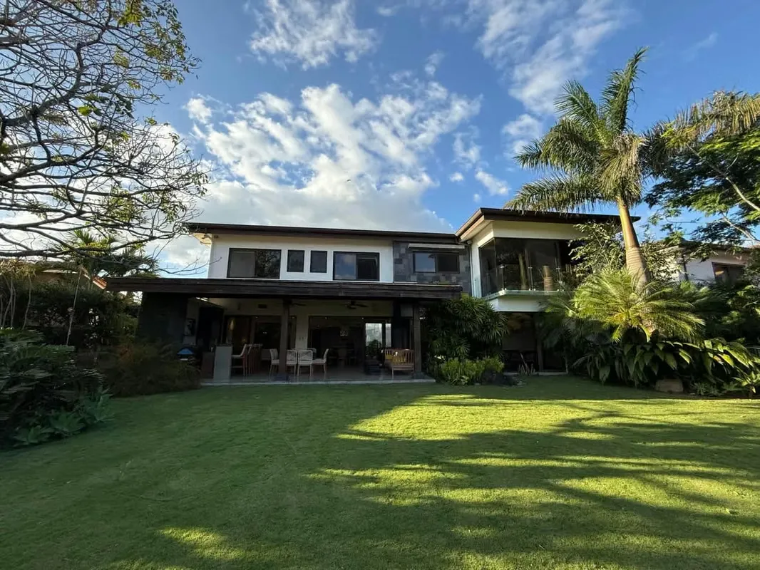 Exclusiva Casa en Venta en Hacienda Los Reyes, Alajuela Descubra el equilibrio perfecto entre lujo, comodidad y ubicación en esta espectacular casa contemporánea ubicada en el ...