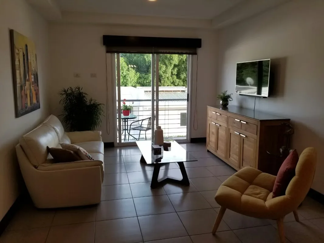 Cómodo apartamento ubicado en **San Antonio de Belén, Heredia**, dentro de un condominio con excelentes amenidades.