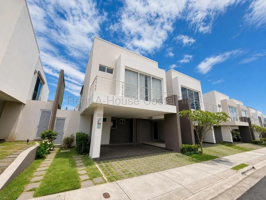 Se alquila casa en La Ribera Belén 27-463 - Alquiler / Renta en Belén