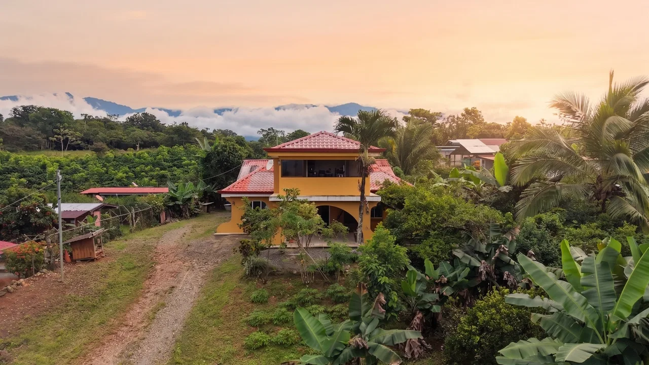 SE VENDE PROPIEDAD MIXTA COMERCIAL Y RESIDENCIAL SOBRE INTERAMERICANA