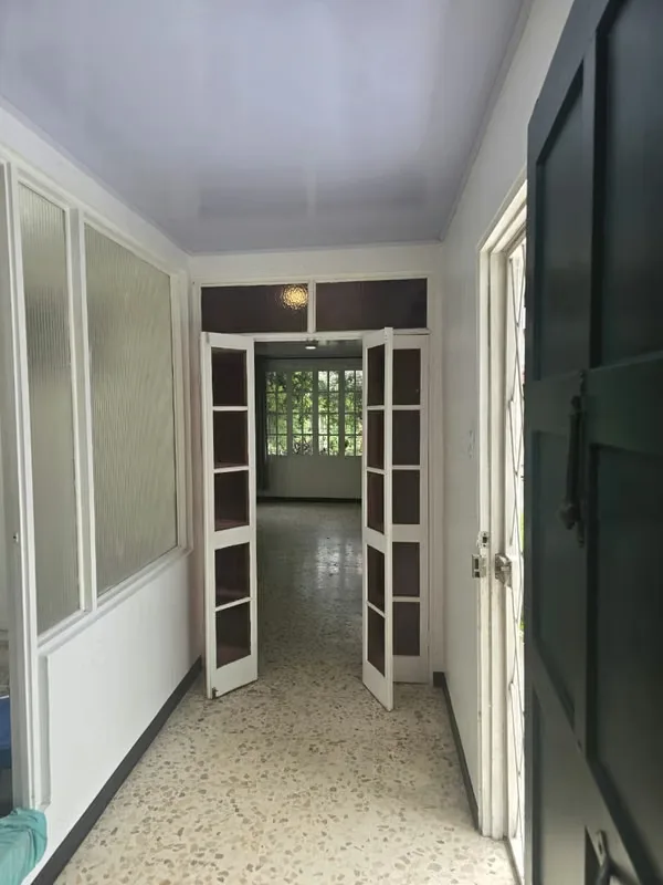 Apartamento muy comodo, ventilado e iluminado, cerca del Paseo Gastronomico de Barrio Escalante, posee un dormitorio amplio, un bano, cocina, lavanderia, balcon, muy cerca del bus y ...