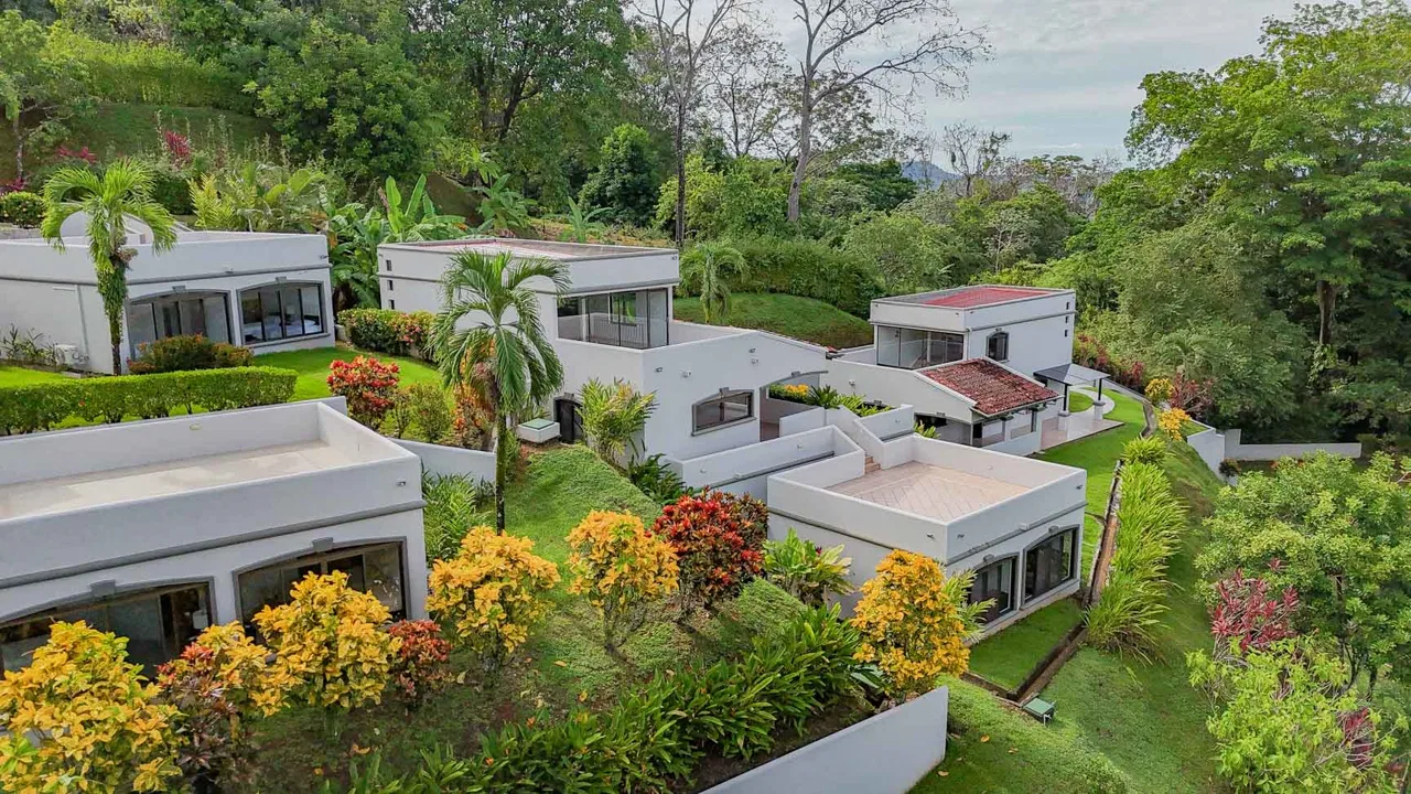 PROPERTY WITH SIX VILLAS IN TRES RIOS, WITH MOUNTAIN VIEWS – 0.24 ACRES, photo 11