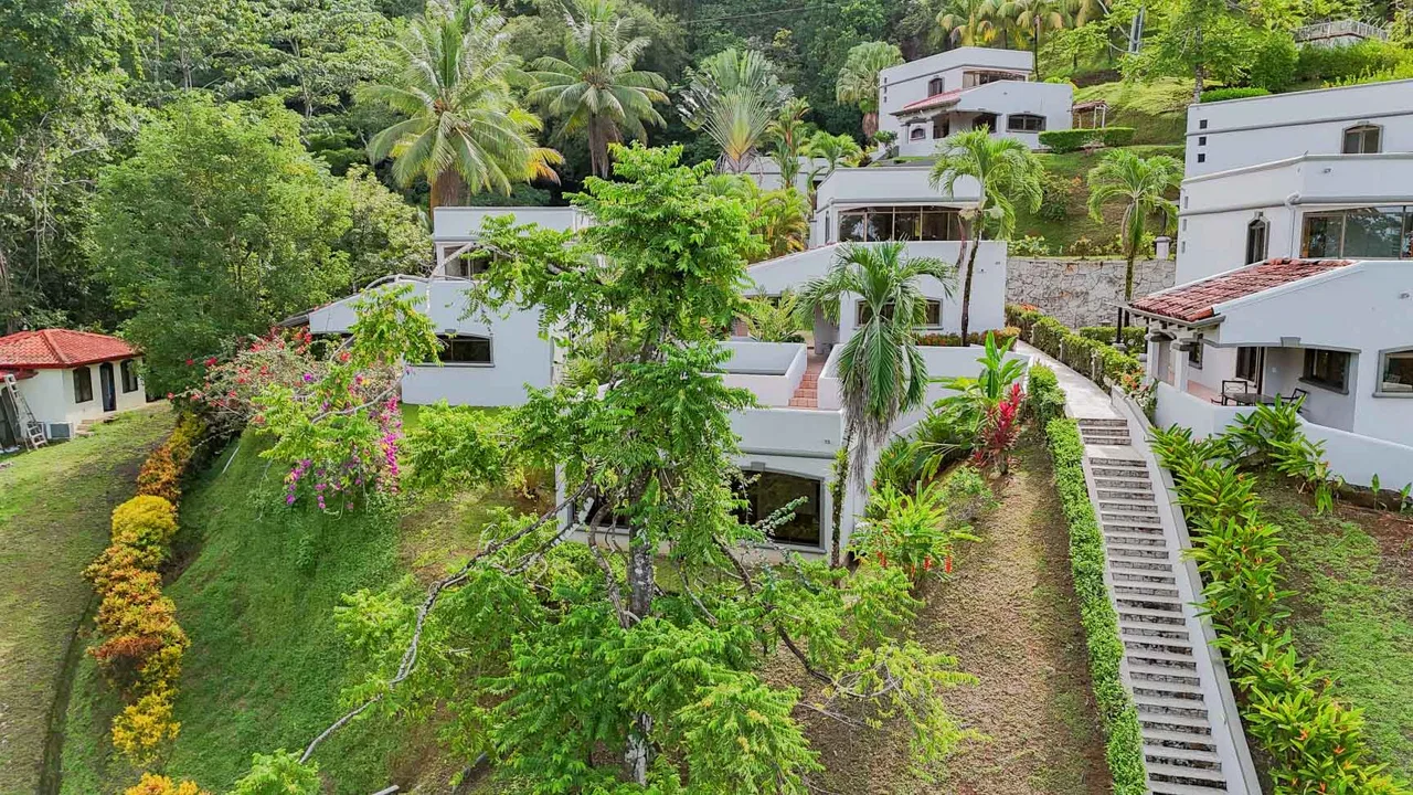 PROPERTY WITH SIX VILLAS IN TRES RIOS, WITH MOUNTAIN VIEWS – 0.24 ACRES, photo 13