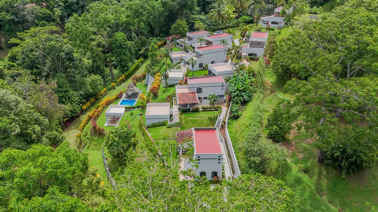 PROPERTY WITH SIX VILLAS IN TRES RIOS, WITH MOUNTAIN VIEWS – 0.24 ACRES, photo 3