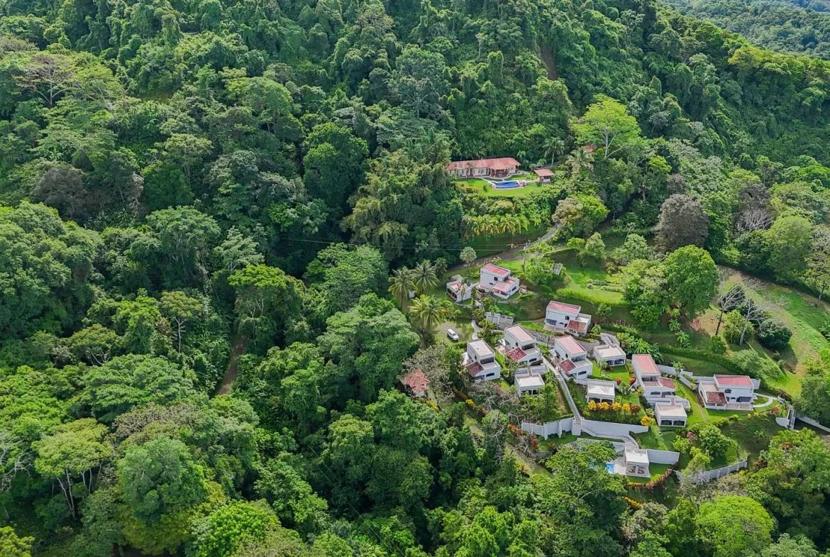 PROPERTY WITH SIX VILLAS IN TRES RIOS, WITH MOUNTAIN VIEWS – 0.24 ACRES, photo 6