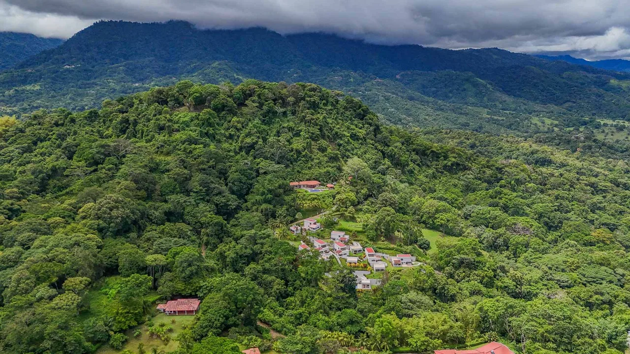 PROPERTY WITH SIX VILLAS IN TRES RIOS, WITH MOUNTAIN VIEWS – 0.24 ACRES, photo 7