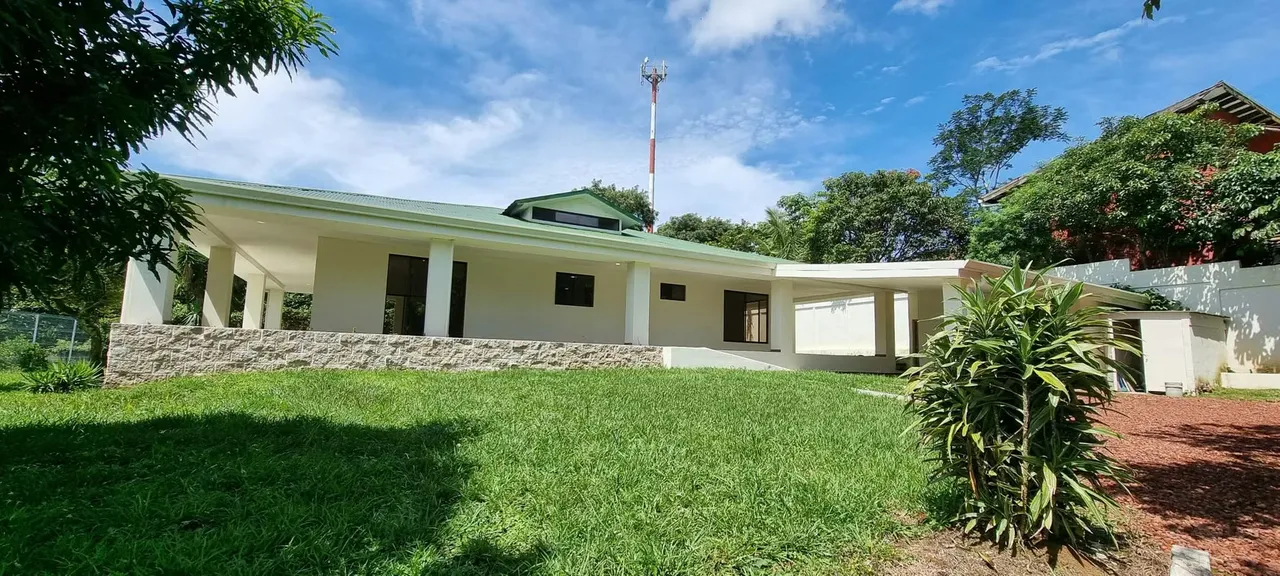 JUST REMODELED: HOUSE FOR RENT - EL RODEO -CIUDAD COLON