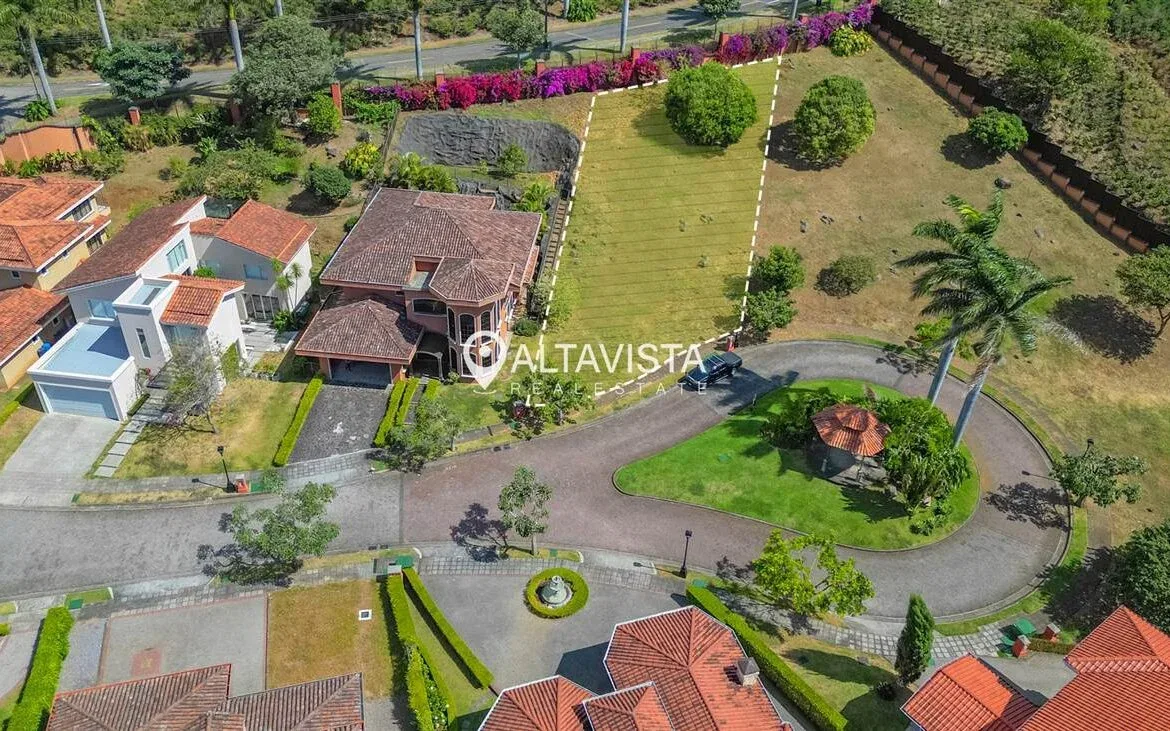 Lote en Condominio Roble Sabana