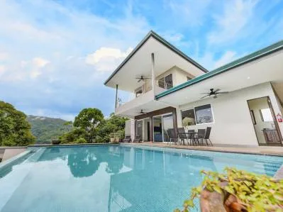 Finca de lujo con vistas al océano | Una propiedad tropical autosuficiente