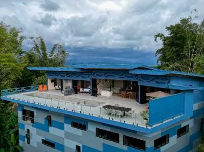 Villa moderna de lujo en comunidad privada cerrada cerca del puerto deportivo