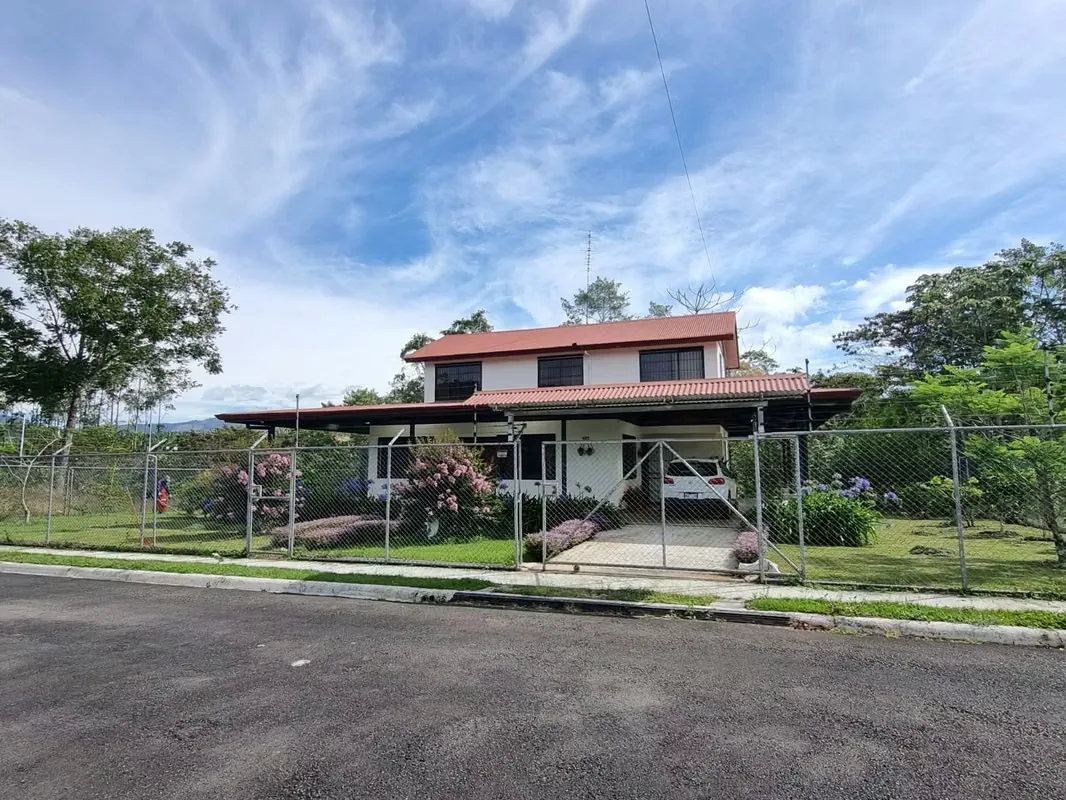 Zona de Los Santos. Santa Marta de San Lorenzo de Tarrazú (5 Km al Sur de San Marcos de Tarrazú).
