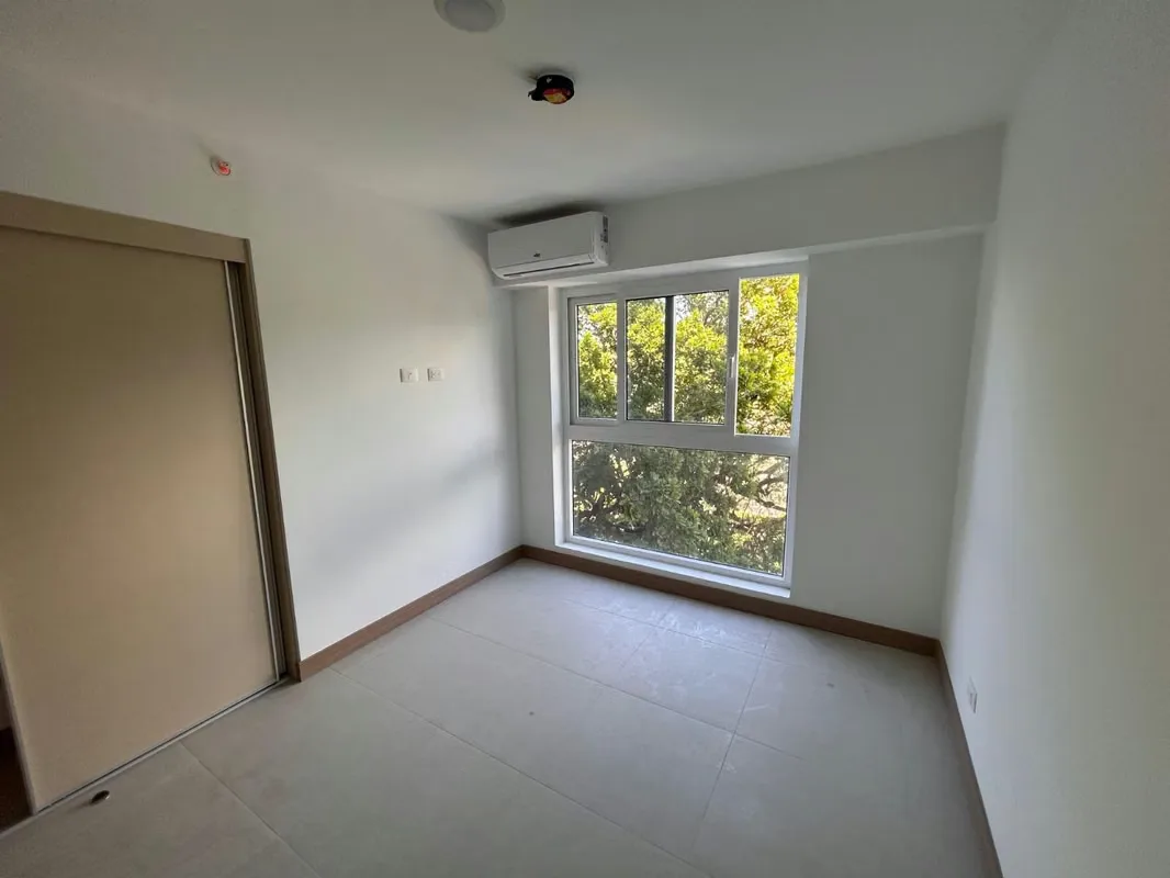 Moderno apartamento ubicado en el piso 9, con vista al amanecer, a tan solo 100 metros de la playa, sobre la Avenida Pastor Díaz en Jacó.