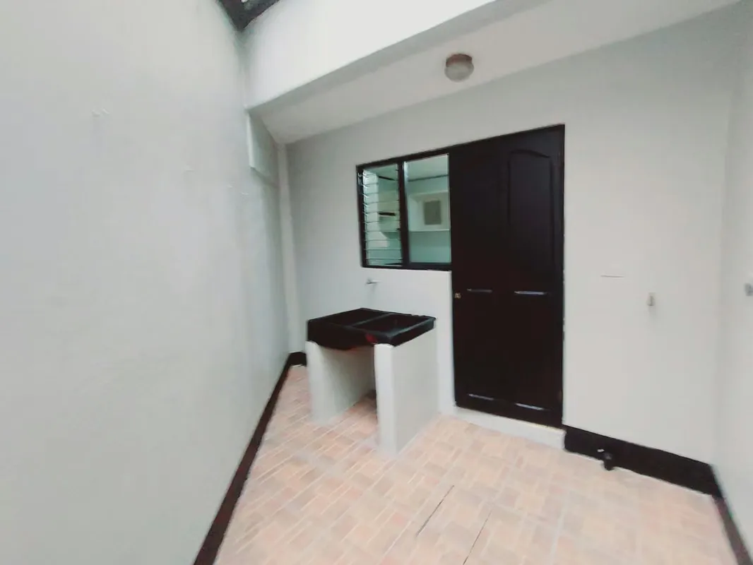 Le presentamos este acogedor apartamento de dos niveles ubicado en San Juan de Tibás, cerca del ICE, con fácil ..., photo 2