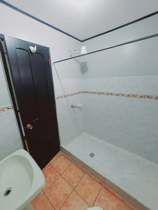 Le presentamos este acogedor apartamento de dos niveles ubicado en San Juan de Tibás, cerca del ICE, con fácil ..., photo 11