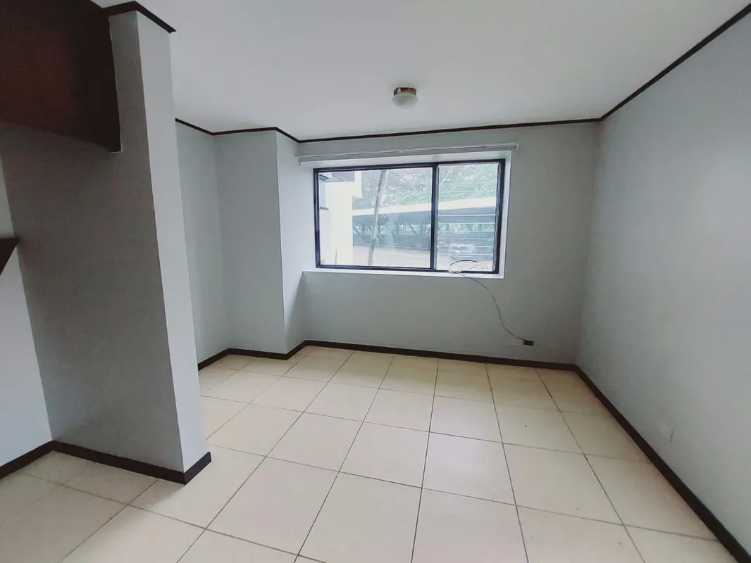 Le presentamos este acogedor apartamento de dos niveles ubicado en San Juan de Tibás, cerca del ICE, con fácil ..., photo 8