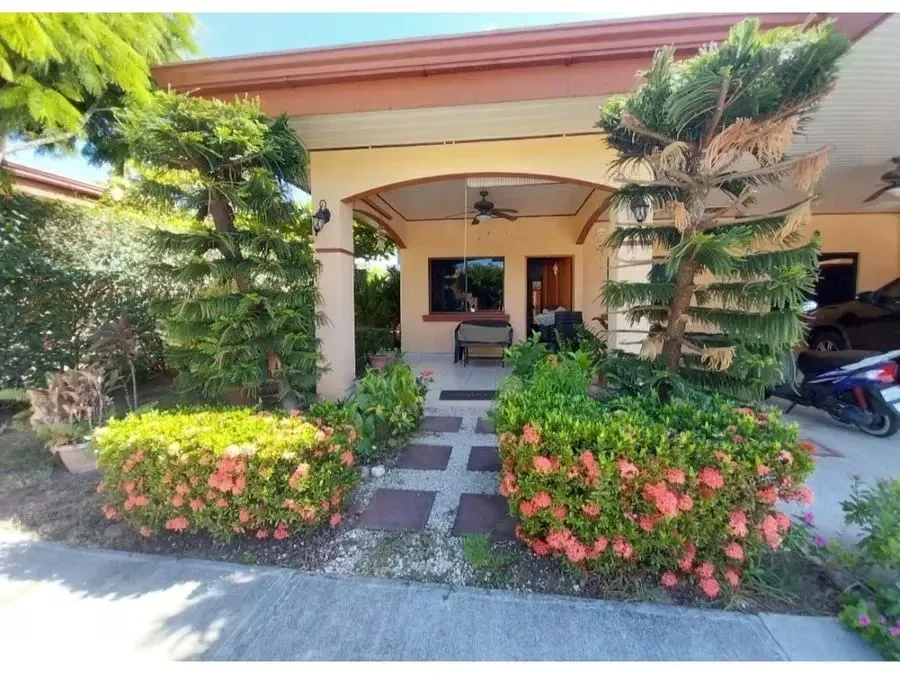 Spectacular house within a private condominium, 3 bedrooms, 2 bathrooms, very good location, just 5 minutes from the beach and the main shops in downtown Jacó. The condominium has ..., photo 3