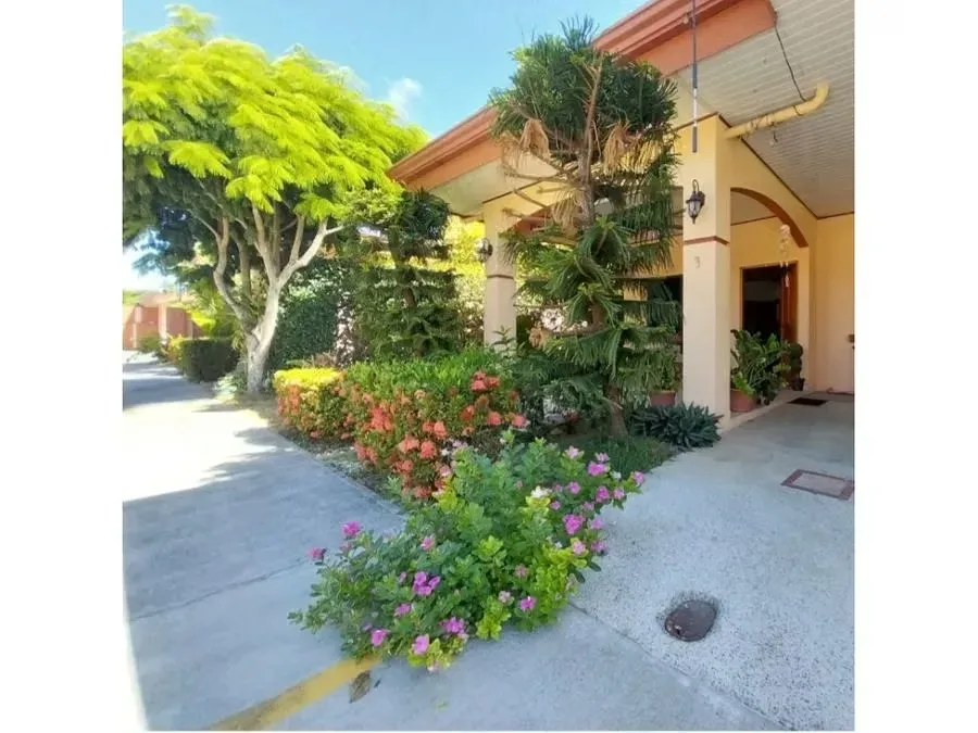 Spectacular house within a private condominium, 3 bedrooms, 2 bathrooms, very good location, just 5 minutes from the beach and the main shops in downtown Jacó. The condominium has ..., photo 5
