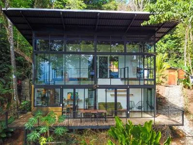 Retiro en la jungla con entorno boscoso y buen historial de alquileres en Lagunas.